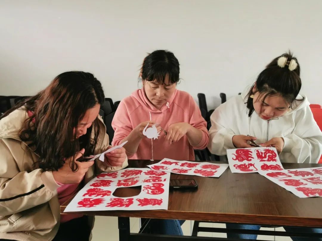 【项目动态】让非遗剪纸在指尖绽放!(图6) 【项目动态】让非遗剪纸在指尖绽放!(图6)