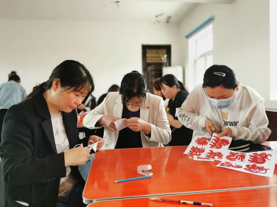 【项目动态】让非遗剪纸在指尖绽放!(图8) 【项目动态】让非遗剪纸在指尖绽放!(图8)